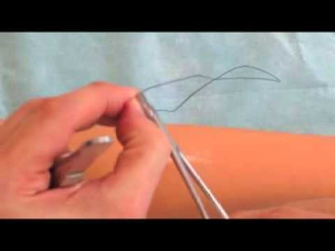 Видео: Техника наложения непрерывного матрацного шва