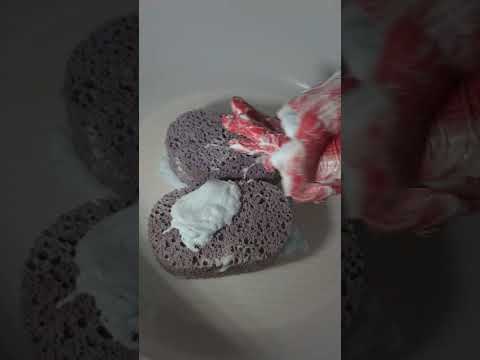 Видео: ASMR/sponge squeezing#asmrvideo#asmrspongesqueezing#relax#powder#foryou#squeezingsponges#асмр#губка
