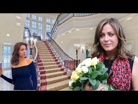 Видео: УПАДЁТЕ⚡️Бедная недолюбленная девочка: Как сейчас живёт Вера после ухода мамы Юлии Началовой?
