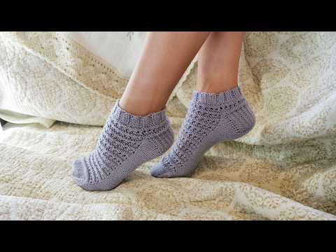 Видео: Socks “Lace Autumn” knitting pattern 🍂 Носочки «Кружевная Осень» спицами