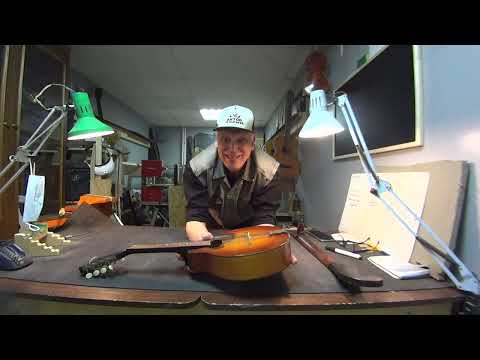 Видео: Обзор редкой мандолины 1962 года фабрики им. Луначарского с грифом на винте.