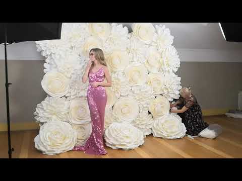 Видео: Фотозона из светящихся цветов из изолона.