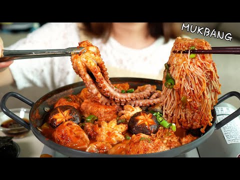 Видео: MUKBANG :) Горячий горшок с острыми осьминогами и грибами. (Различные грибы)