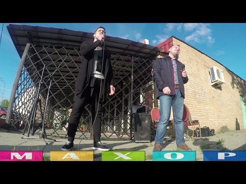 Видео: Парень пел в Олимпийском и не постеснялся спеть на улице