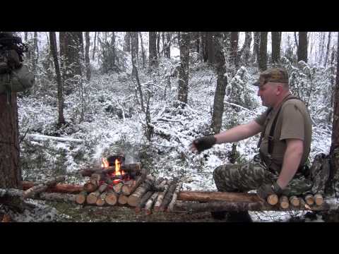 Видео: Костер в лесу. Курсы выживания. Сырой лес.