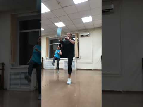 Видео: Силовая тренировка с гантелями по 2 кг.!