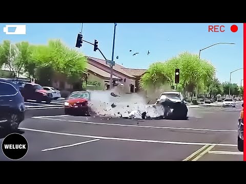 Видео: 250 шокирующих моментов с идиотами в машинах, получившими мгновенную карму!