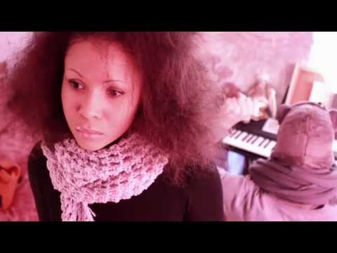 Видео: КУКУ - Angelina Jolie