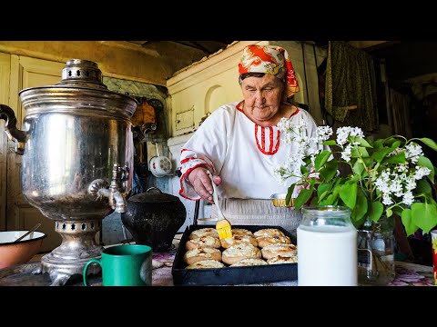 Видео: Готовим ЩАВЕЛЕВЫЙ СУП по БАБУШКИНОМУ рецепту! Жизнь в Вепсской деревне.