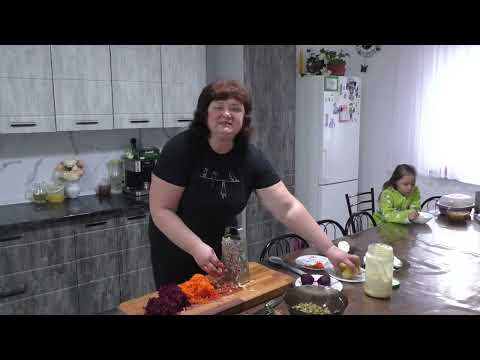 Видео: Шпроты под шубой - Снежана и Анюта делают 4 пиццы