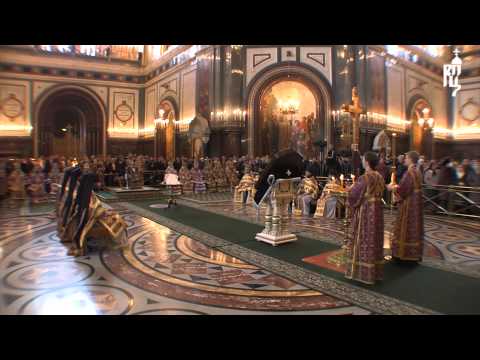 Видео: Патриарх Кирилл совершил чин умовения ног