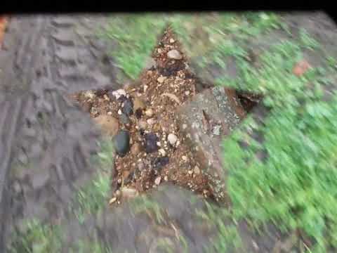 Видео: ЭО  2621 В 3  копка канав по периметру участка