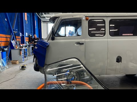 Видео: Установка лобового стекла на УАЗ Буханка. 10 простых шагов