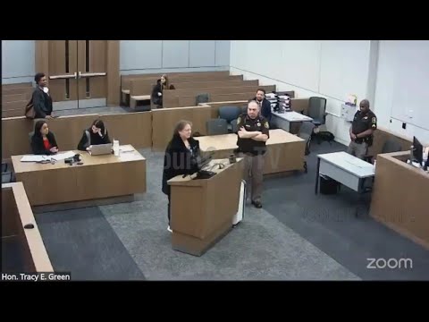 Видео: Мать дочери БРЭТТИ противостоит судье — та выгоняет ее из зала суда!