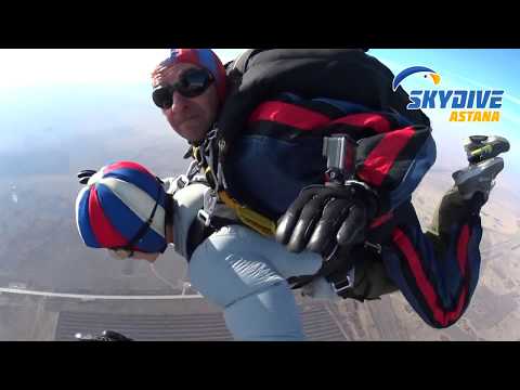 Видео: Skydive Astana Прыжки с парашютом в Астане - Тандемы (часть 3)