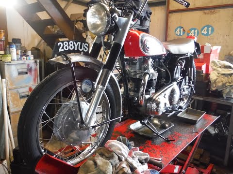 Видео: Обновление информации об утечках масла в Norton Nomad 500 после того, как машина простояла 24 час...
