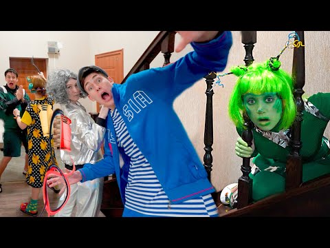 Видео: НЯНЯ РОБОТ 3 - ЗАЧЕМ К НАМ ПРИЛЕТЕЛА НОВАЯ НЯНЯ ИНОПЛАНЕТЯНКА? || НЯНЬКИ #10