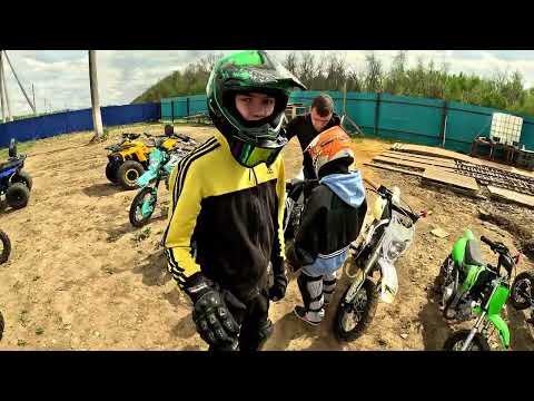 Видео: Прокат питбайков в Саратове | Отправили новичков на маршрут БЕЗ ИНСТРУКТОРА😱 | Я УПАЛА👺