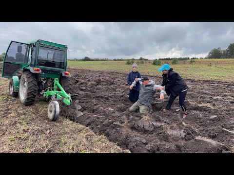 Видео: Важка оранка ДТЗ 5404 з плугом 2/30! Відгодівля бичків!