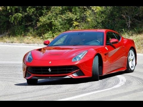 Видео: Ferrari F12 Berlinetta на полной скорости - autocar.co.uk