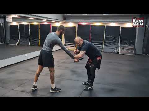 Видео: Как Правильно Забрать Нож и Взять Противника на Контроль | Крав мага Рукопашный Бой