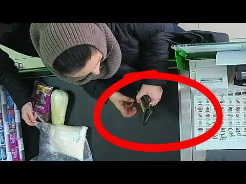 Видео: Кассир устоял перед цыганским разводом. Swindler gypsy and experienced cashier