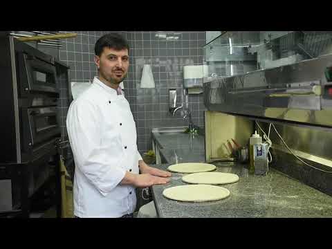 Видео: Пицца Четыре сыра (Pizza Four cheese) 🍕 рецепт с белым соусом или оливковым маслом