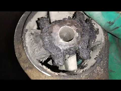 Видео: Opel Vivaro Renault traffic 2.0,Замена нижней опоры двигателя