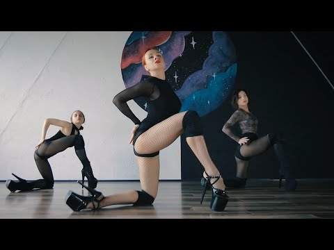 Видео: Ксения Мартынова | Комбинация с класса | Ksenia Martynova | Dance Class Choreo