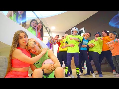 Видео: Сви се смеју Дианином дечку! | Дианин дечко се понаша као дете! | Диана Схов