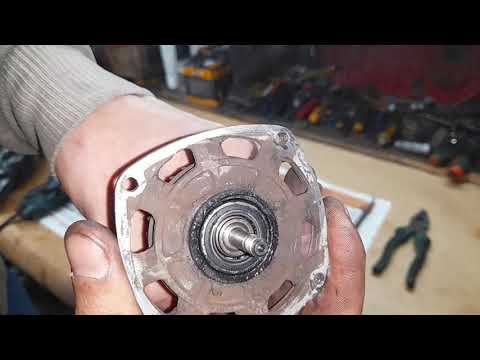 Видео: Замена якоря (ротора) Makita 9555/9558HN. Как поставить якорь и щетки на болгарку Макита