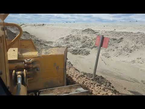 Видео: Komatsu d39-ex22 в работе. Планировка земполотна