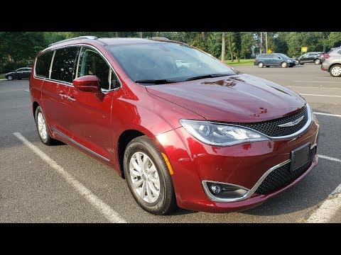 Видео: Обзор минивэна 2018 Chrysler Pacifica Touring L