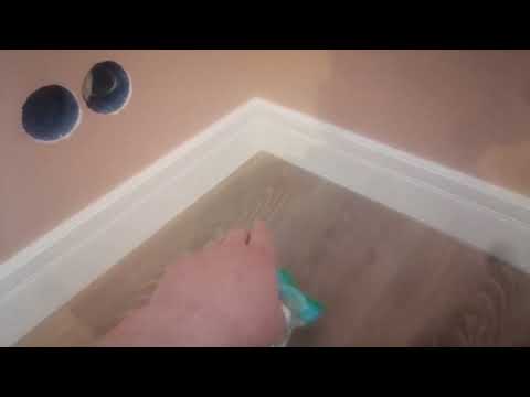 Видео: Никогда не замазывай примыкание плинтуса к ламинату.