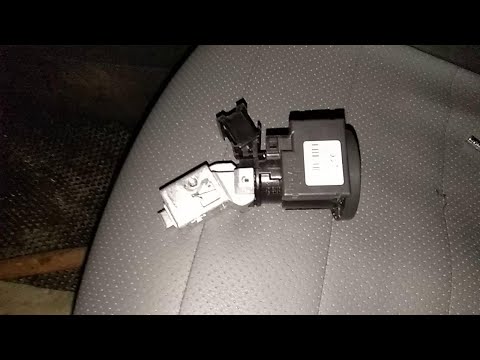 Видео: Снятие замка зажигания Логан 2/Сандеро 2 (Removing the ignition switch Logan 2 / Sandero 2 /Dacia 2)