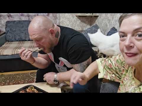 Видео: Куриные окорочка  с рисом и аджикой и творожный пироК 