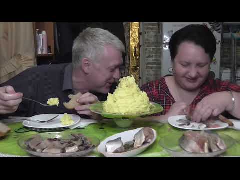 Видео: MUKBANG RUSSIA|ОБЕЩАННАЯ  ПЮРЕШКА,ГОРБУША ДОМАШНЕГО ПОСОЛА и  СЕЛЬДЬ|ДОМАШНЯЯ ЕДА|ВКУСНО И ПРОСТО