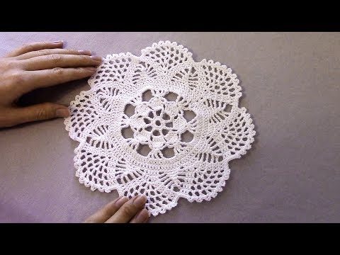 Видео: Белая салфетка крючком для начинающих/Crochet Flower Doily Tutorial