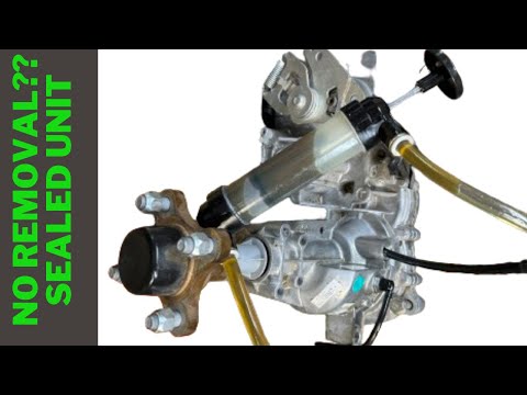 Видео: Замена трансмиссионной жидкости Zero Turn на герметичном блоке с помощью насоса