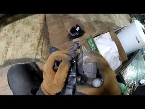 Видео: Замена правой (гидравлической) подушки на Рав4 3 поколения. была вибрация по кузову