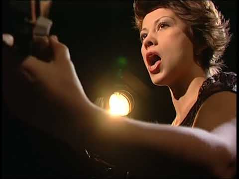 Видео: Инна Разумихина исполняет песни Эдит Пиаф