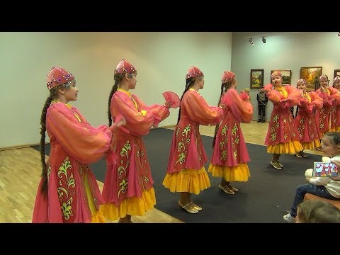 Видео: Татарский танец лирический - студия Алтын. Казанский Кремль Манеж