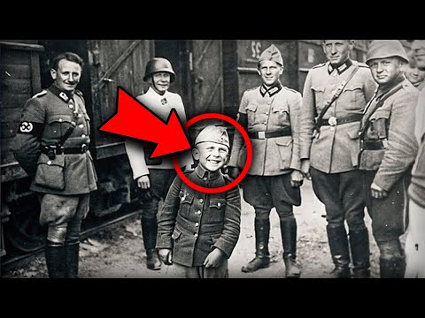 Видео: Через 80 лет эксперты увеличили фото и ПОСЕДЕЛИ! Немецкие солдаты сфотографировались с мальчиком...