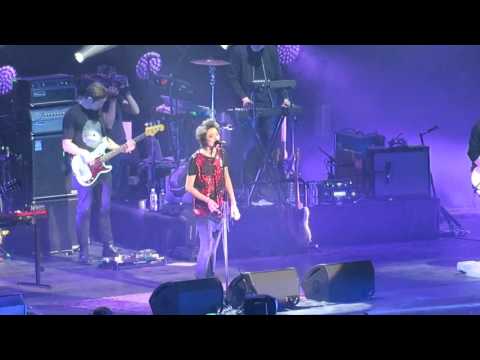 Видео: Земфира - Мы разбиваемся  #ztour2016 (СКК Олимпийский, Москва 01.04.16)