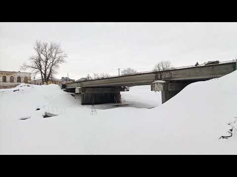 Видео: Как продолжается строительство моста, через реку Вязьма...