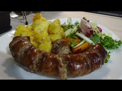 Видео: Домашен суджук със сотирани картофи, микс от зелени салатки и чеснов сос