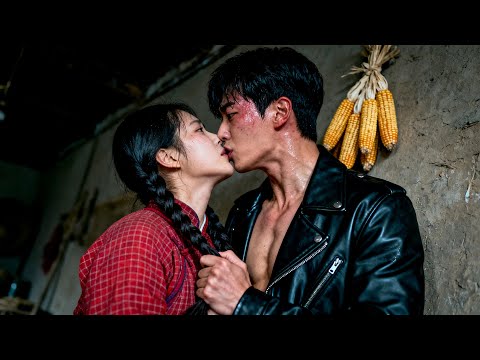 Видео: Она вернулась в прошлое на 20 лет, чтобы спасти мать, но её заставил выйти замуж предательский отец!