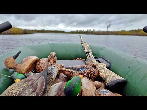 Видео: Охота на уток с манками и чучелами | Секретное место не оставляет без добычи