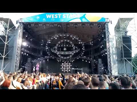 Видео: Монеточка - Нифоманка (Atlas Weekend, 13.07.2019)