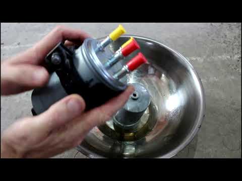 Видео: Замена топливного фильтра на Range Rover Sport Ленд Ровер Спорт 3,0 2014 года